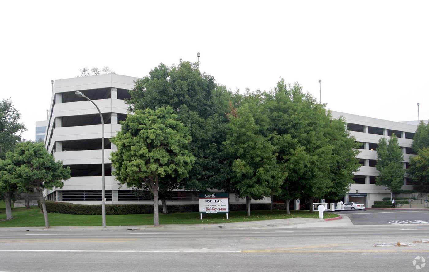 Executive Office Property for Lease photo 4