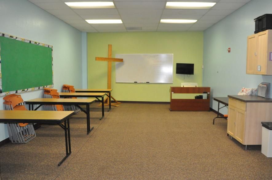 Church space for Lease 3210 E Airport Way photo 4