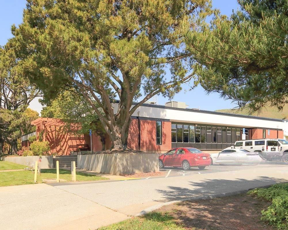 430 Valley Drive photo 1