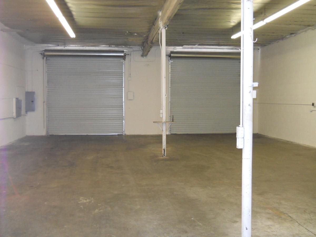 324/326 S. Motor Avenue photo 3