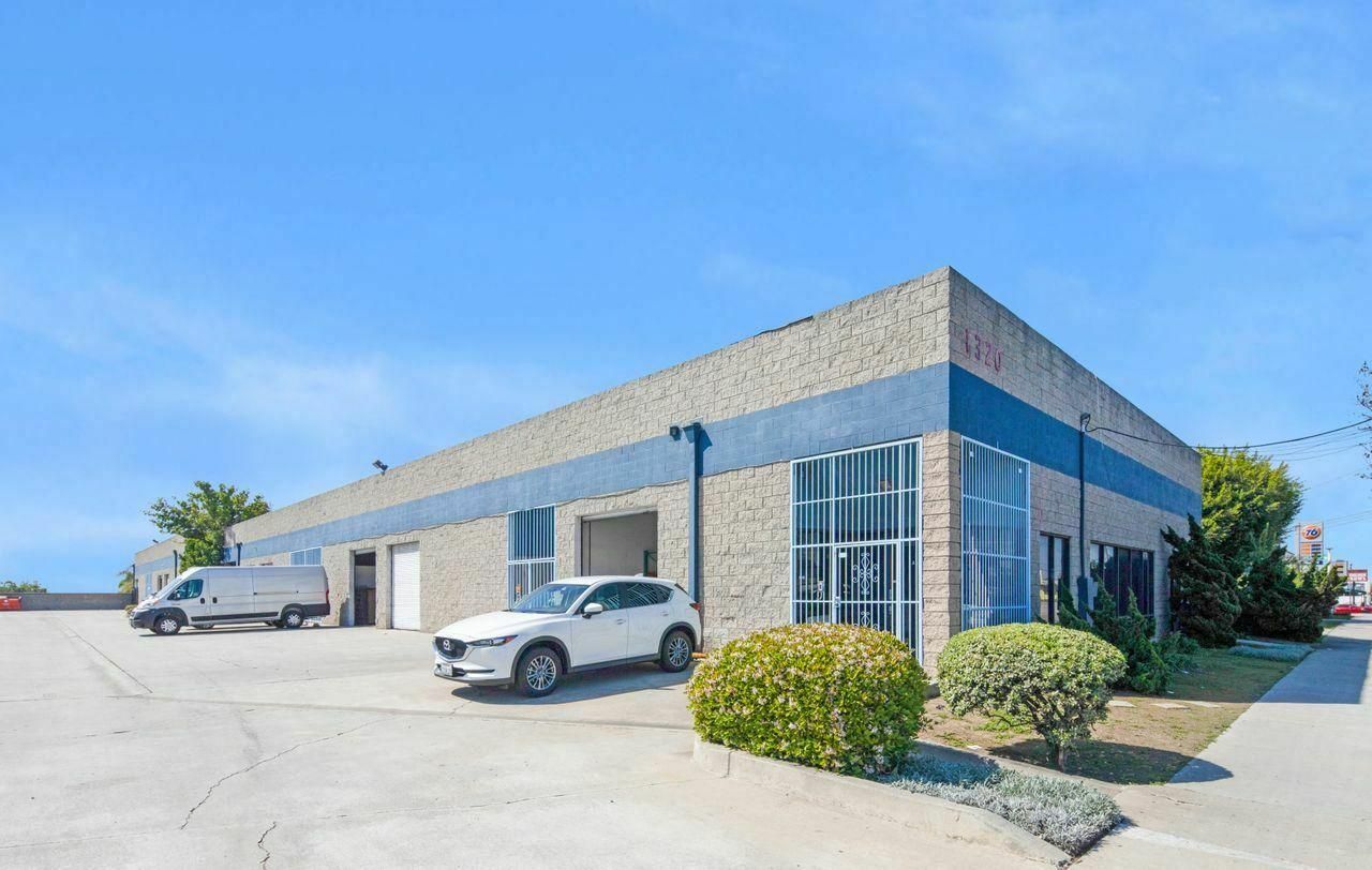 1320 W El Segundo Blvd photo 1