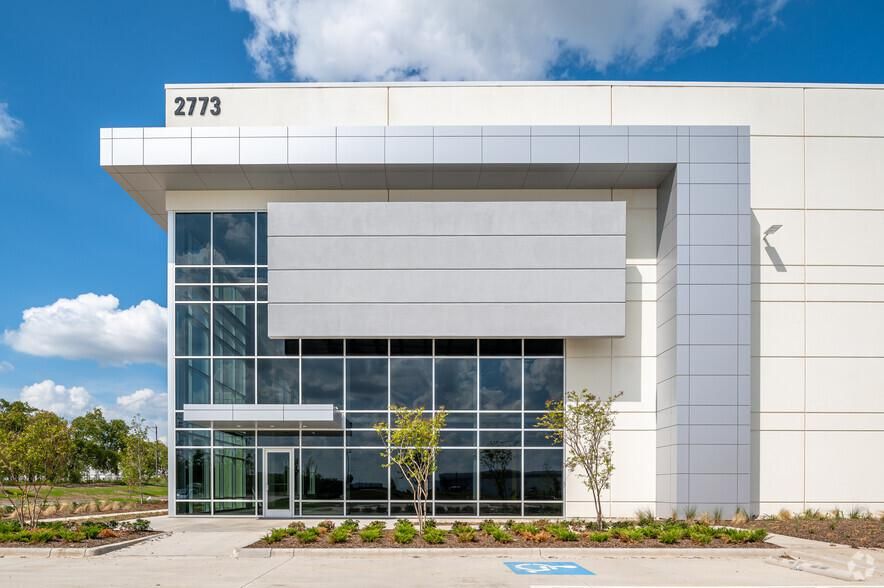 Building 3 2773 Highway 114 photo 1