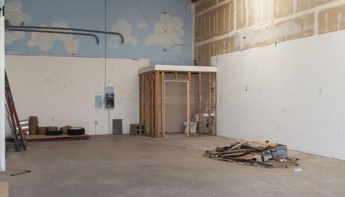 Warehouse Space for Rent at 13470 Manhasset Rd Apple Valley, CA 92308 - #17