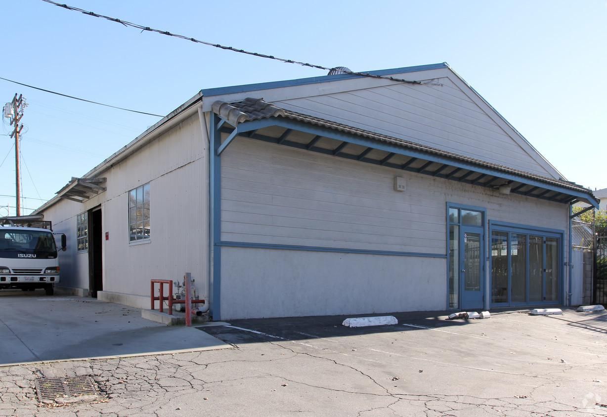 Flex Property For Lease photo 4