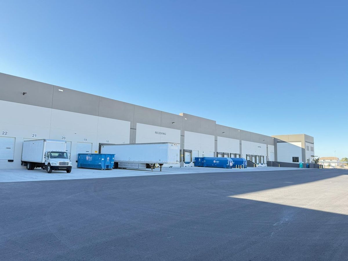Sublease - 182K Cross-Dock Industrial Facility in the Southwest photo 2