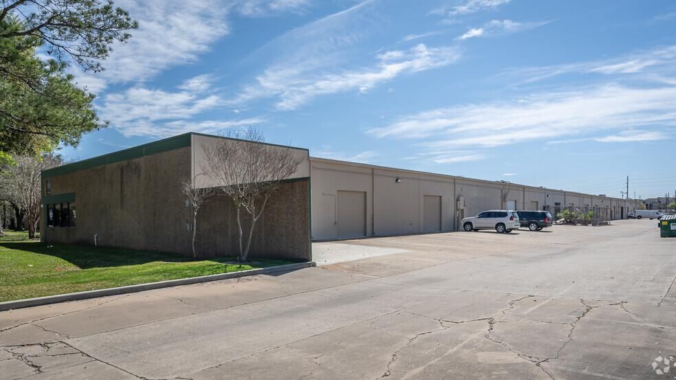 Meadowglen Business Park 11391 Meadowglen Ln photo 3