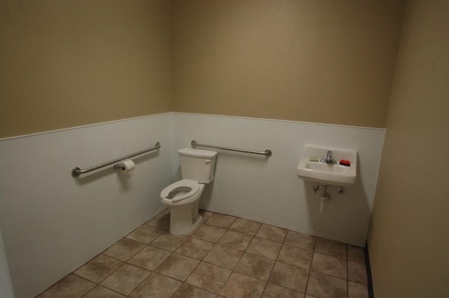 625SF/1250SF For Lease 12401 University Ave photo 2
