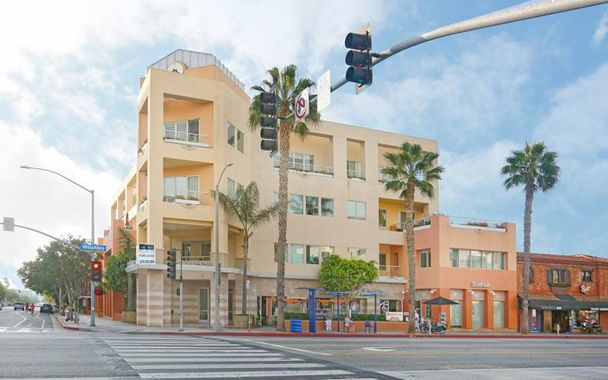 The Verona 530 Wilshire Blvd
