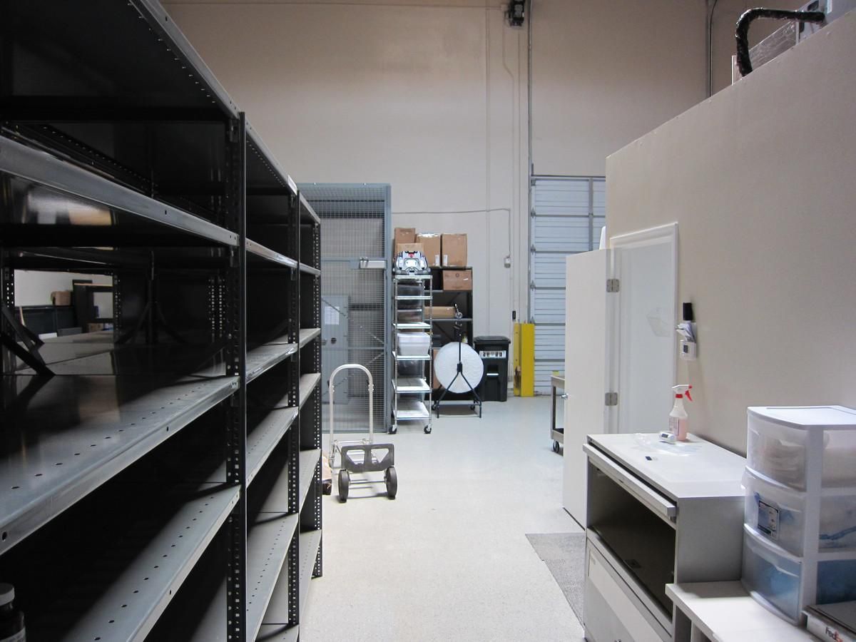 High-Image End-Cap Office/Industrail Facility photo 3