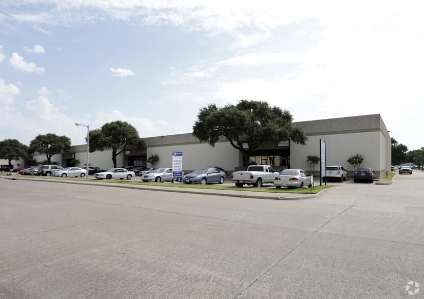 Richardson Distribution Center 1352-1366 Exchange Dr photo 2