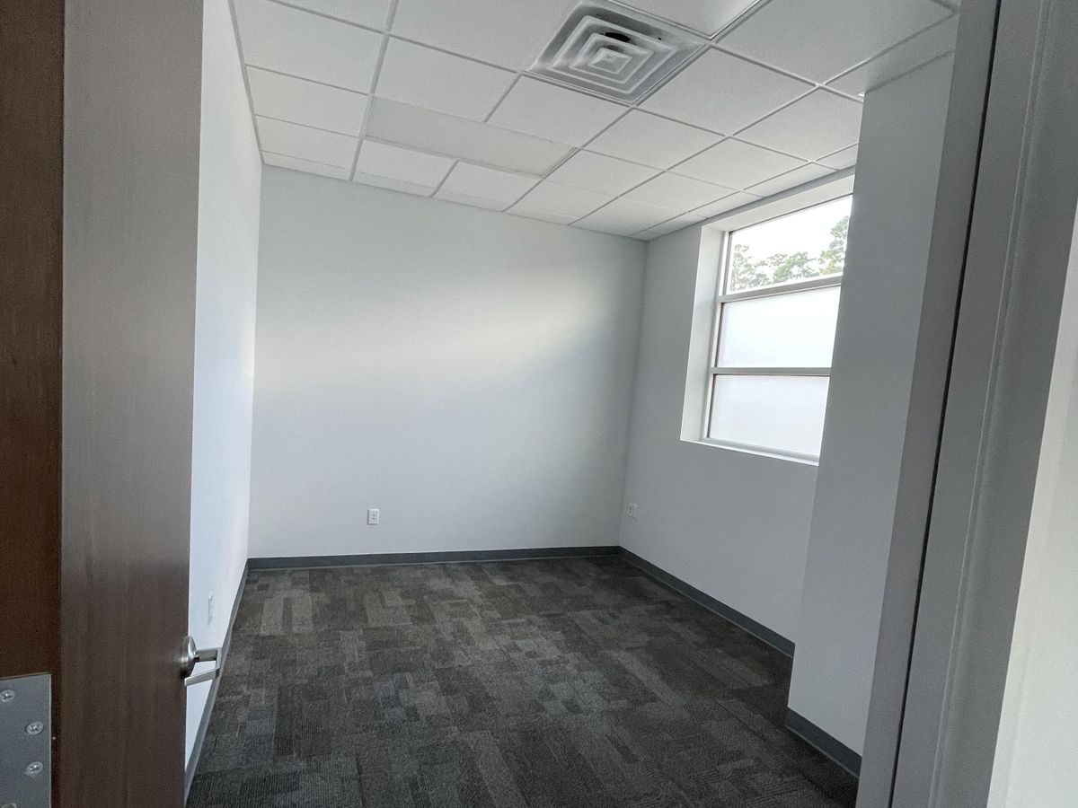 331 Corporate Wood Dr photo 3