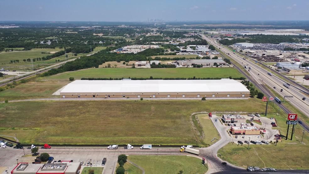 1709 S Interstate Highway 45 photo 3