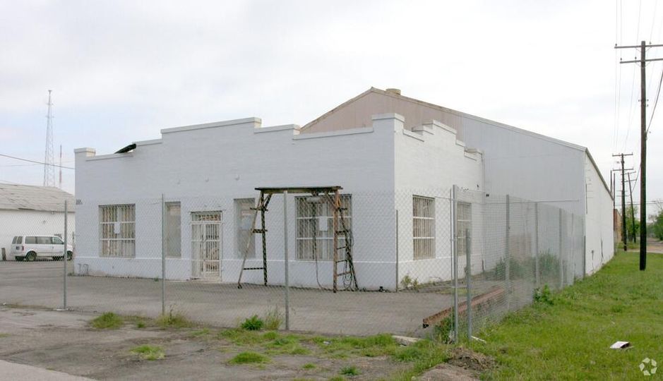 2424 Myrtle St