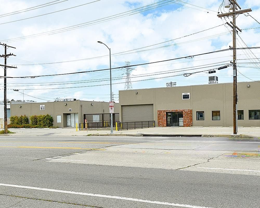 17205 & 17209 South Figueroa Street photo 2