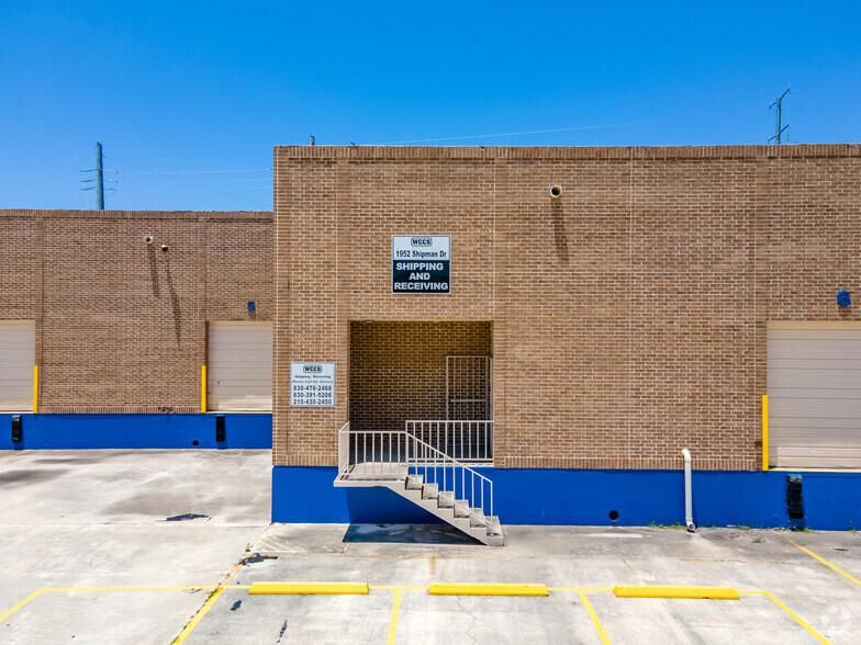 Building 5 1946-1952 Shipman Dr photo 2