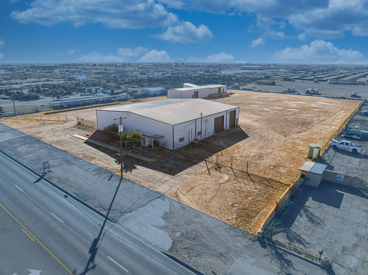 Office/Shop Facility with Dock & Cranes photo 1