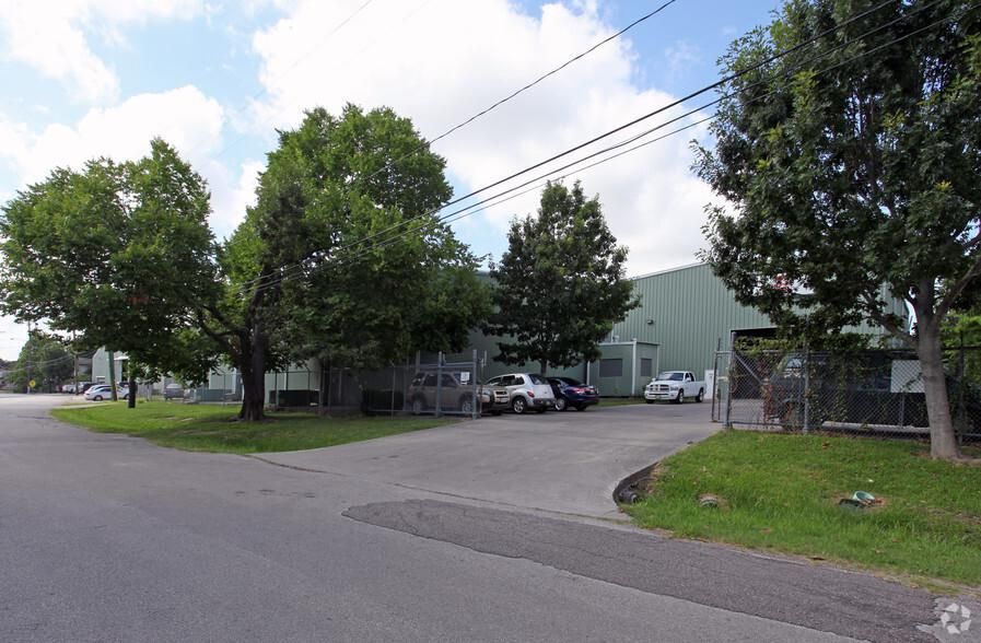 2530 Garrow St photo 2