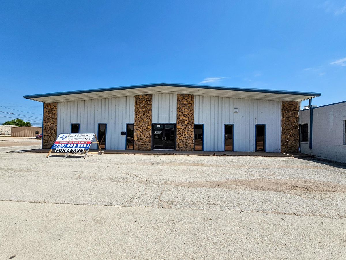 709 S Treadaway photo 1