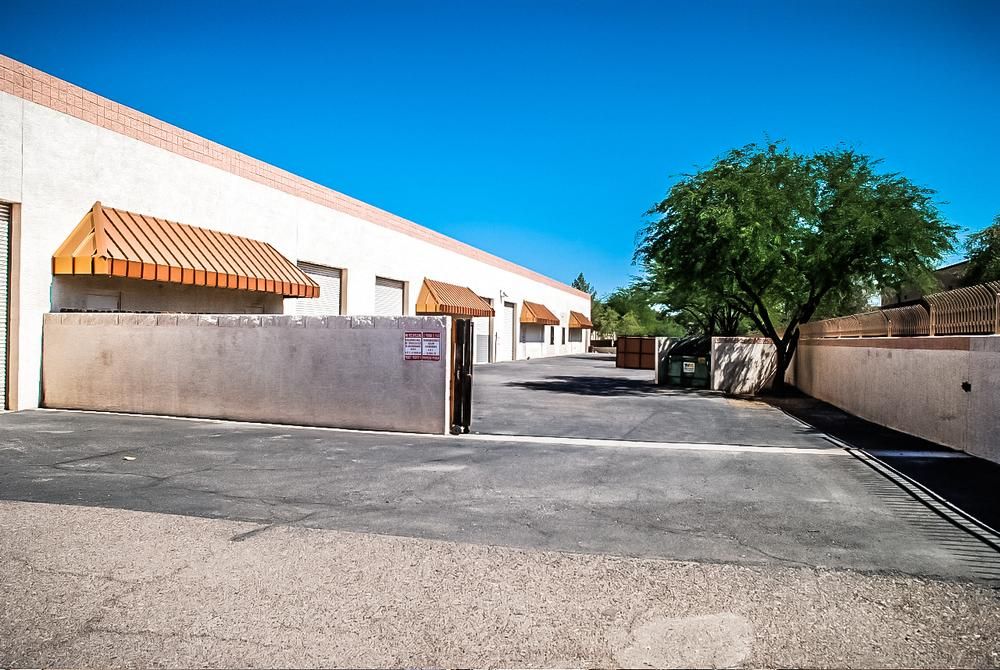 2122 W Lone Cactus Dr photo 3