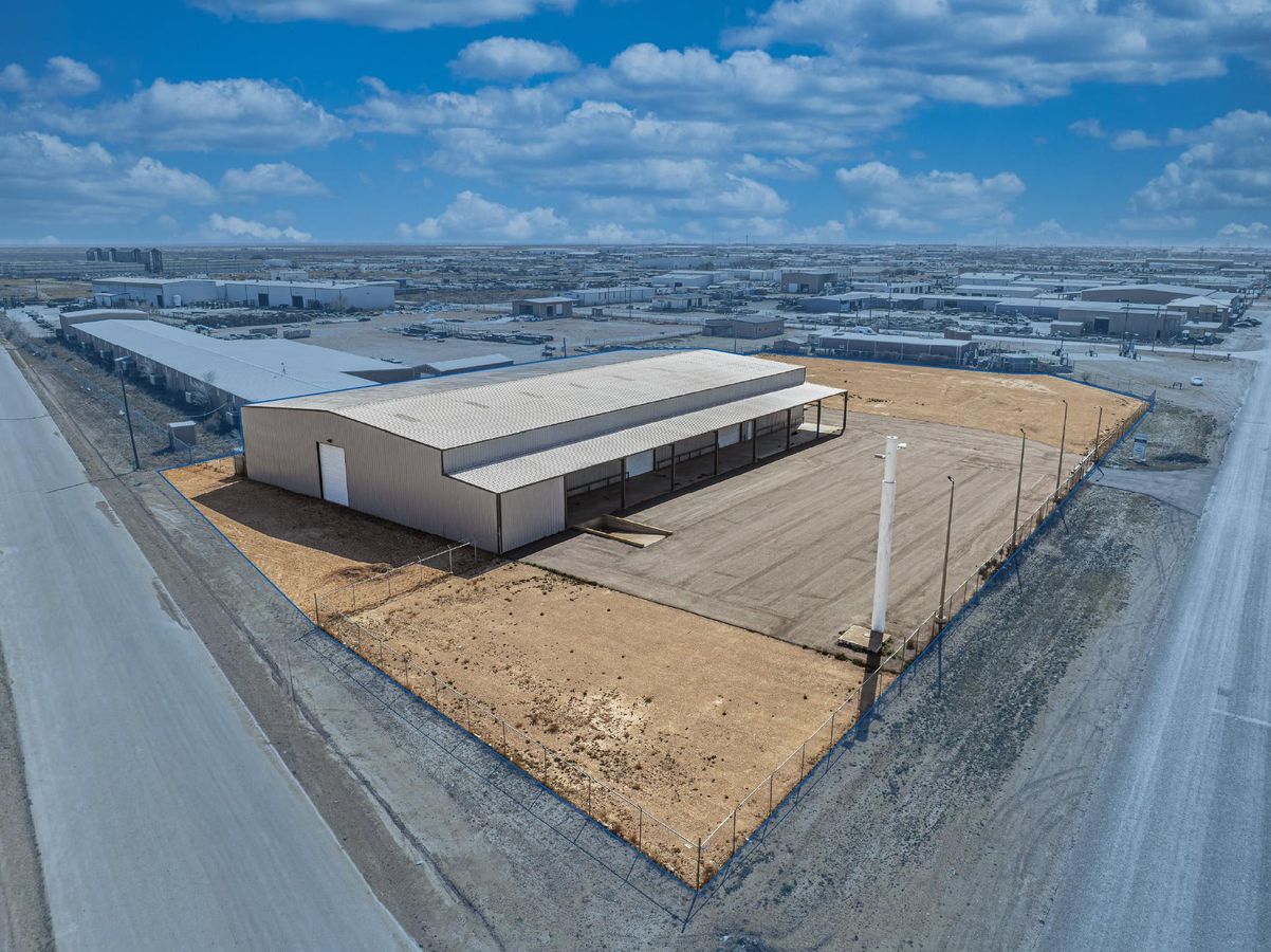 Warehouse & Office/Showroom Space Near Hwy 80 photo 3