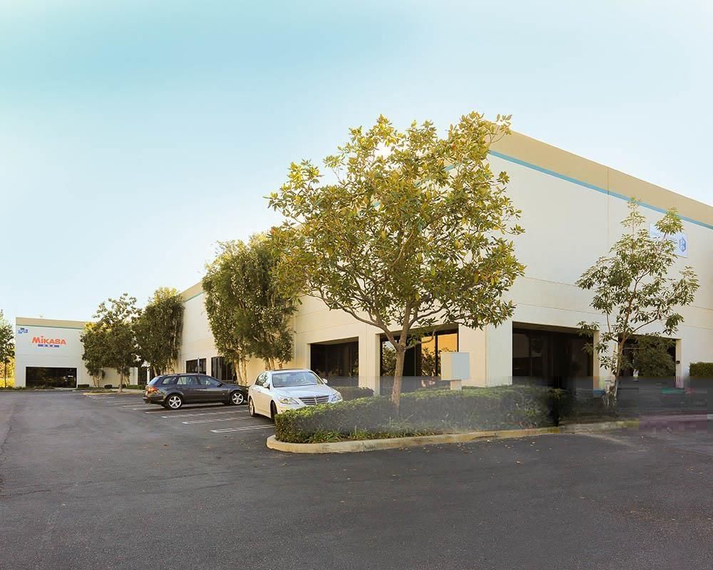 Sunset Distribution Center - 566 Vanguard Way photo 4