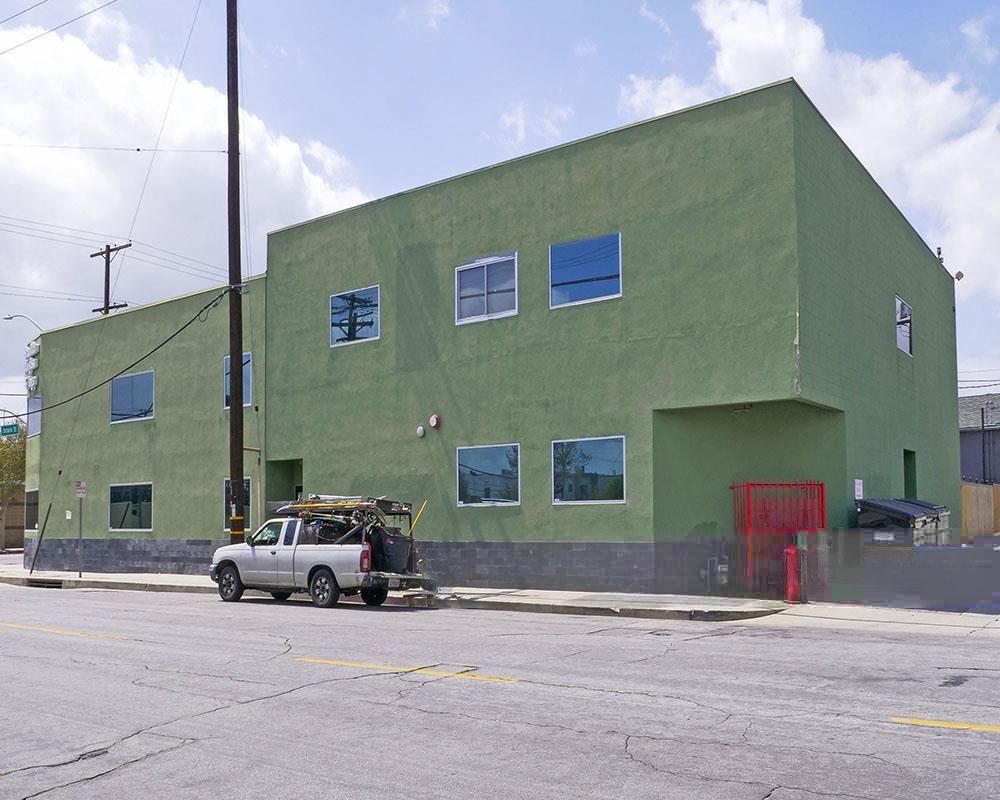 3101 & 3111 Winona Avenue photo 2