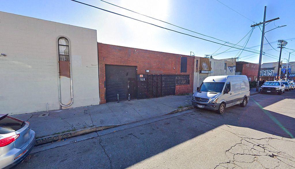 1518 E 15th St photo 2