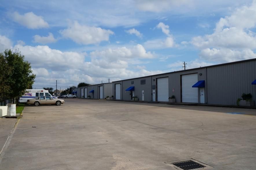 Building A 12112 Almeda Rd photo 3