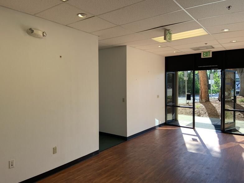 355 Pioneer Way photo 3