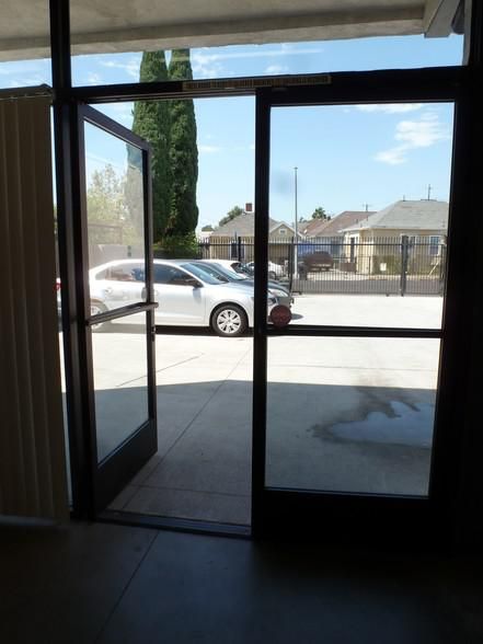 3608 Griffith Ave photo 3