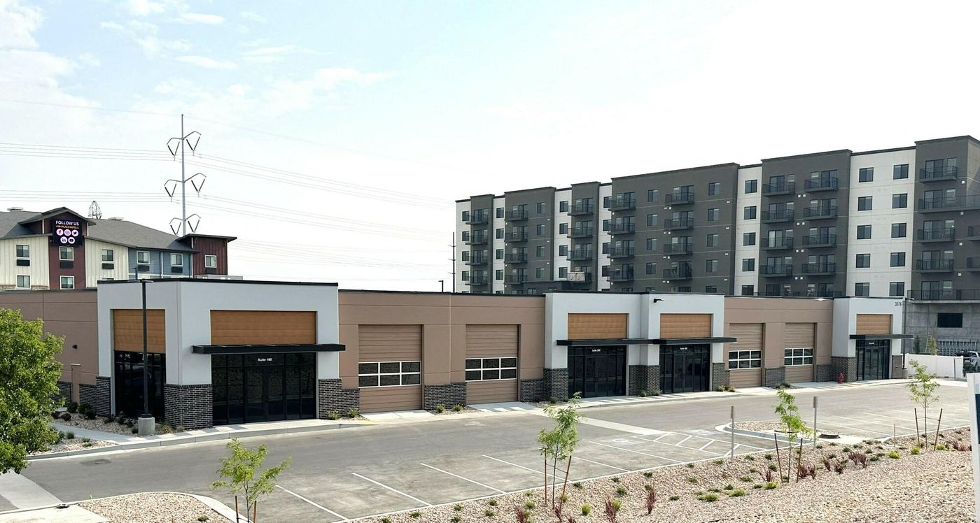 Decker Lake Industrial Space photo 2