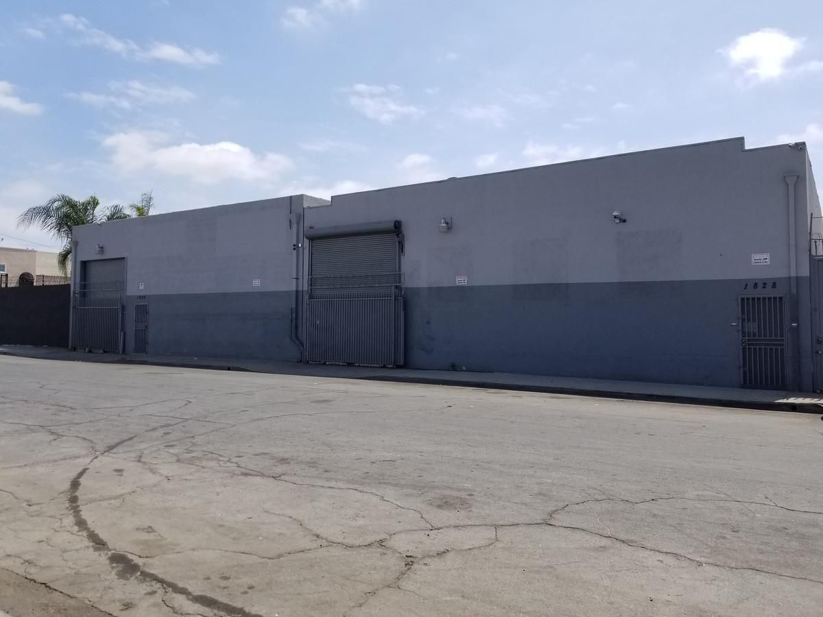 Manufacturing/Warehouse Building photo 2