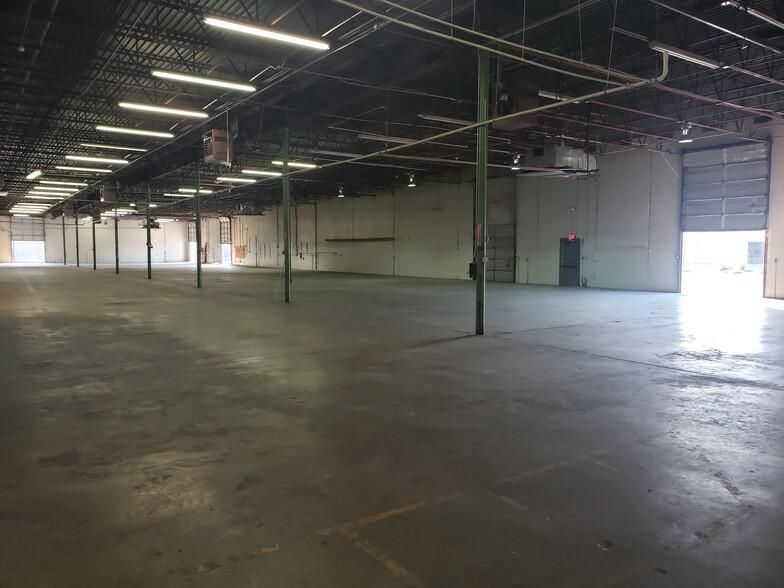 Industrial Office / Warehouse 1420 Northpark Dr photo 4