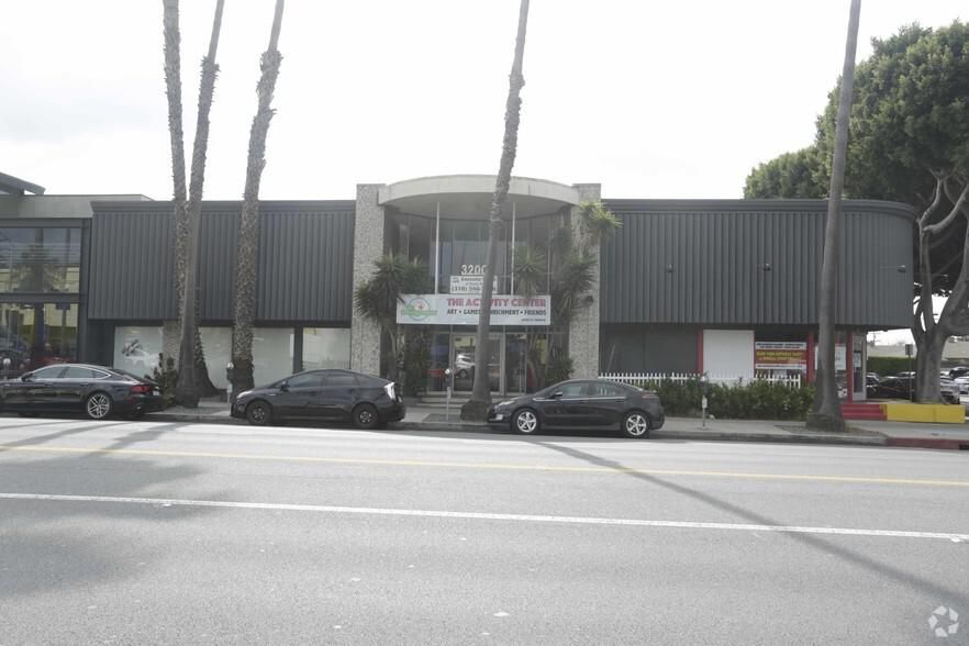 3200 Santa Monica Blvd photo 3