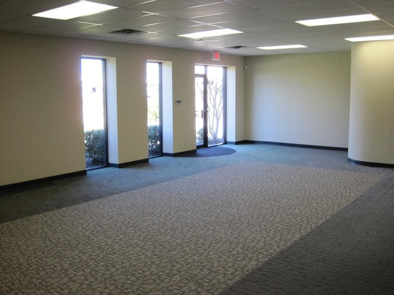 Omni Business Park 7303 Burleson Rd photo 4
