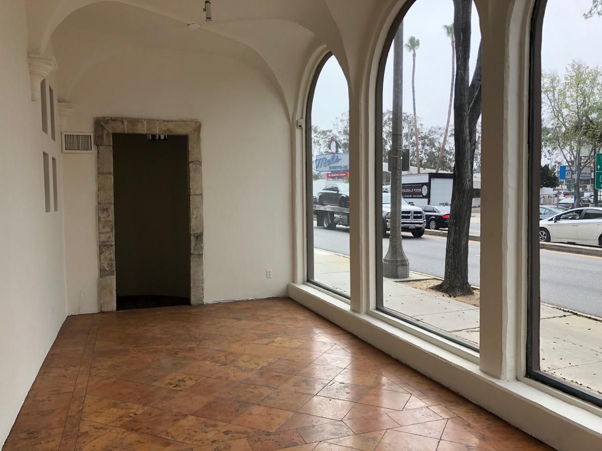 Lincoln Boulevard Office Building photo 3