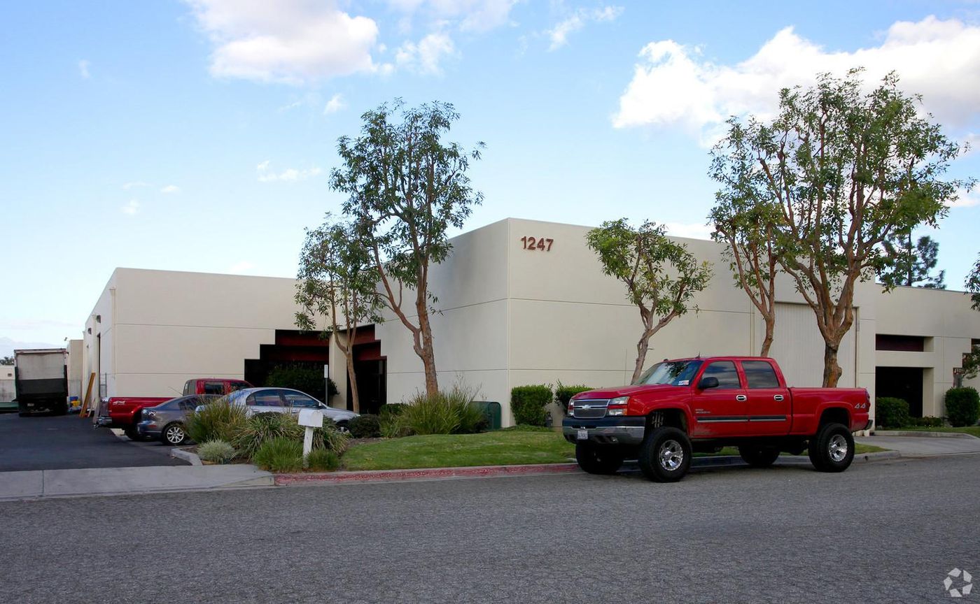 Bldg 17 photo 2