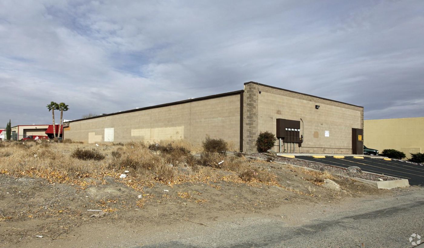 1754 SF Industrial with Office & Roll Up Door photo 3