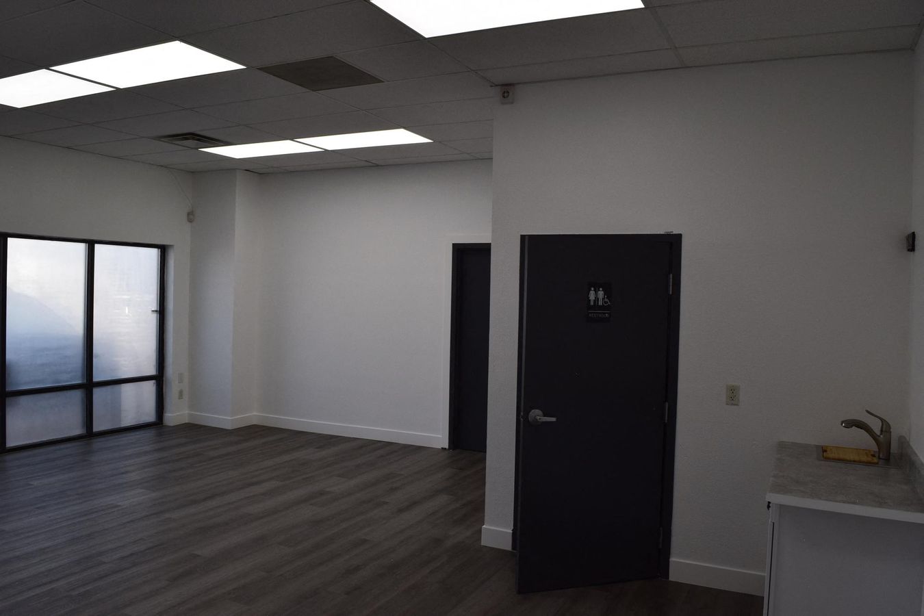 5,345 SF warehouse with heavy power and a 10'x12' drive in door photo 3