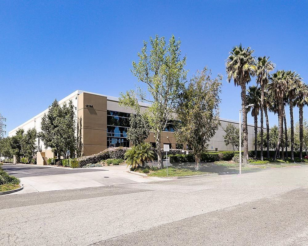 10746 Commerce Way photo 2