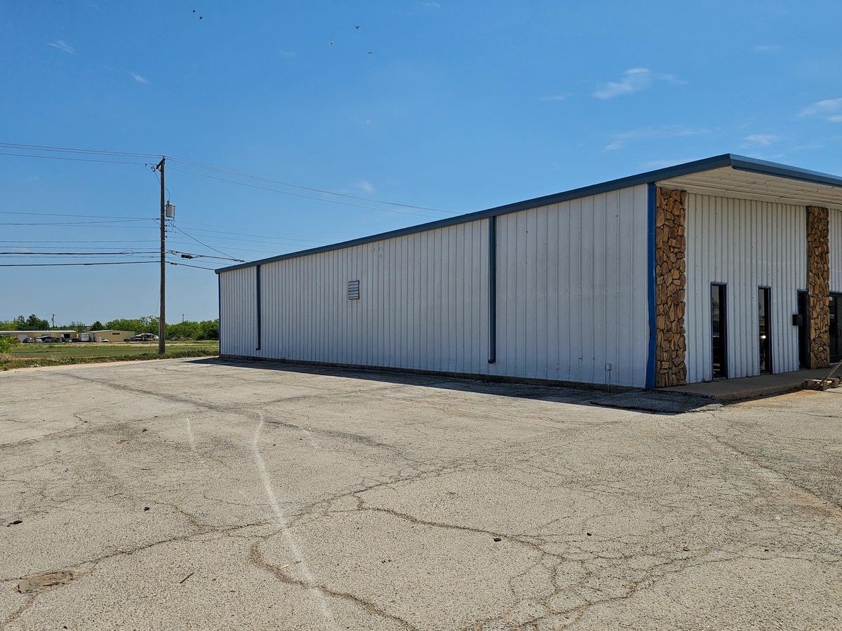 709 S Treadaway photo 4