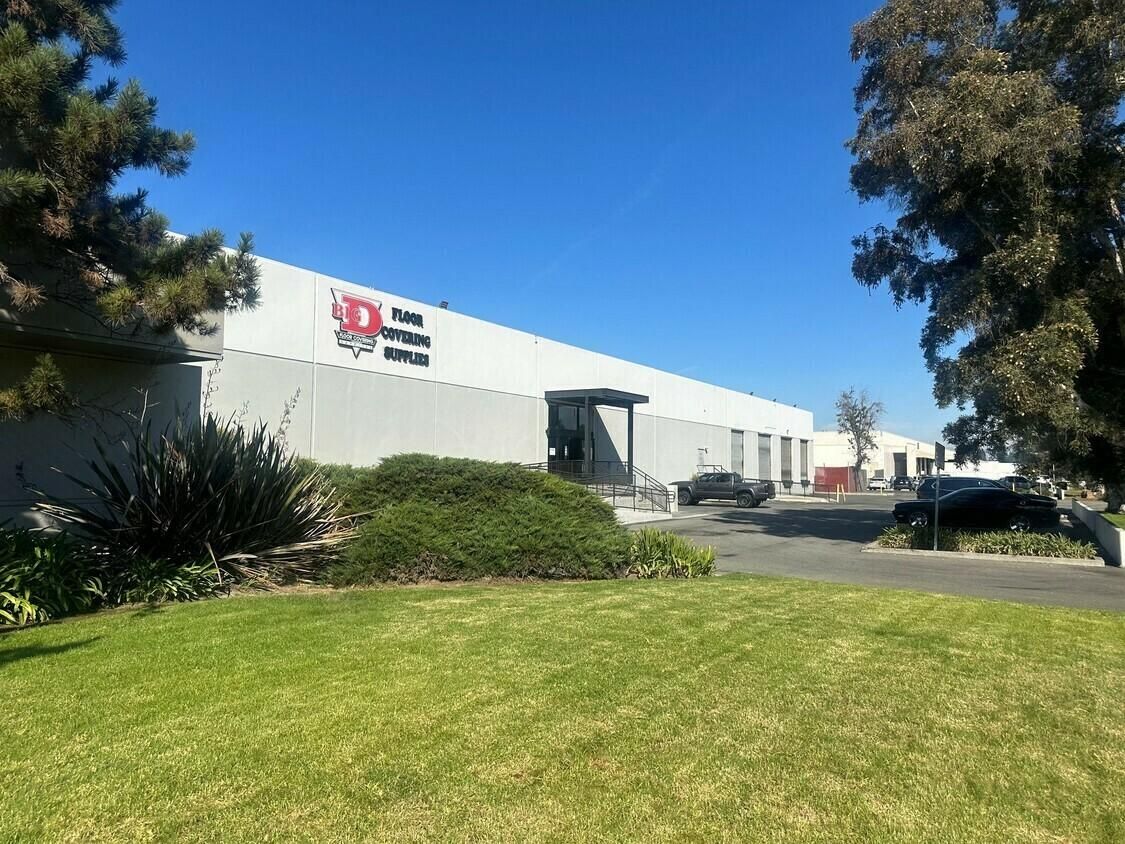 7261 Lampson Ave Bldg 13 photo 1