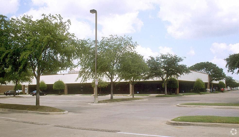 Building 8 9641-9677 Wendell Rd photo 1