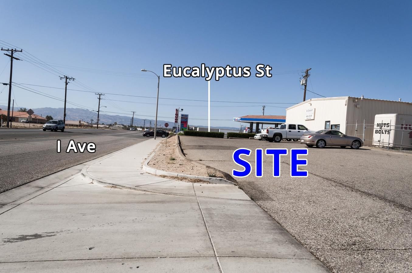 Multi-Tenant & Warehouse on ±2.78 AC Fenced photo 3
