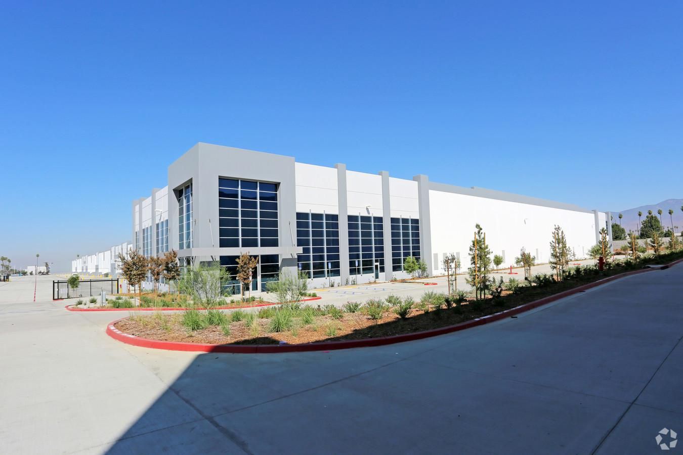 Redlands Gateway Logistics Center photo 4