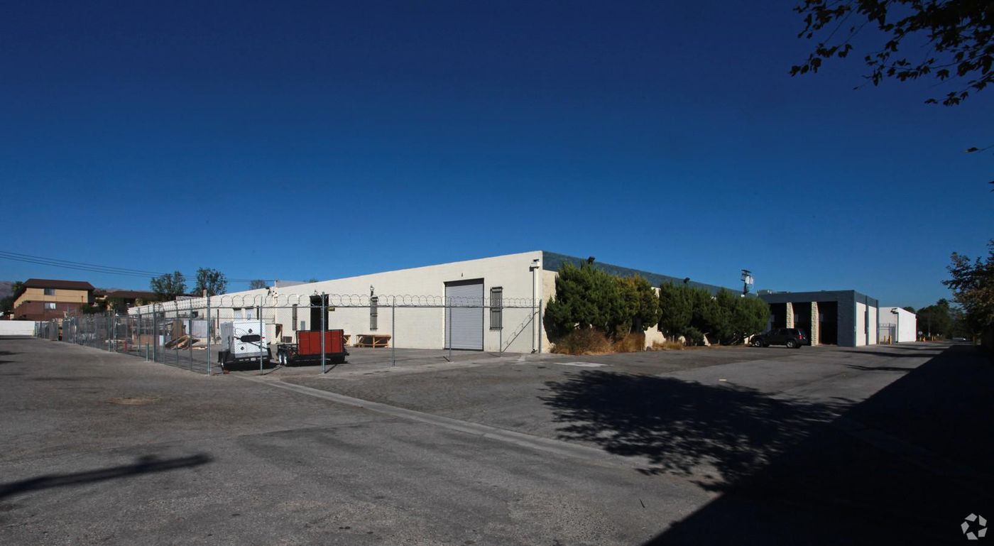Flex Property For Lease photo 4