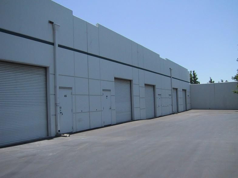 Koll-La Verne Business Park 2125 Wright Ave photo 2