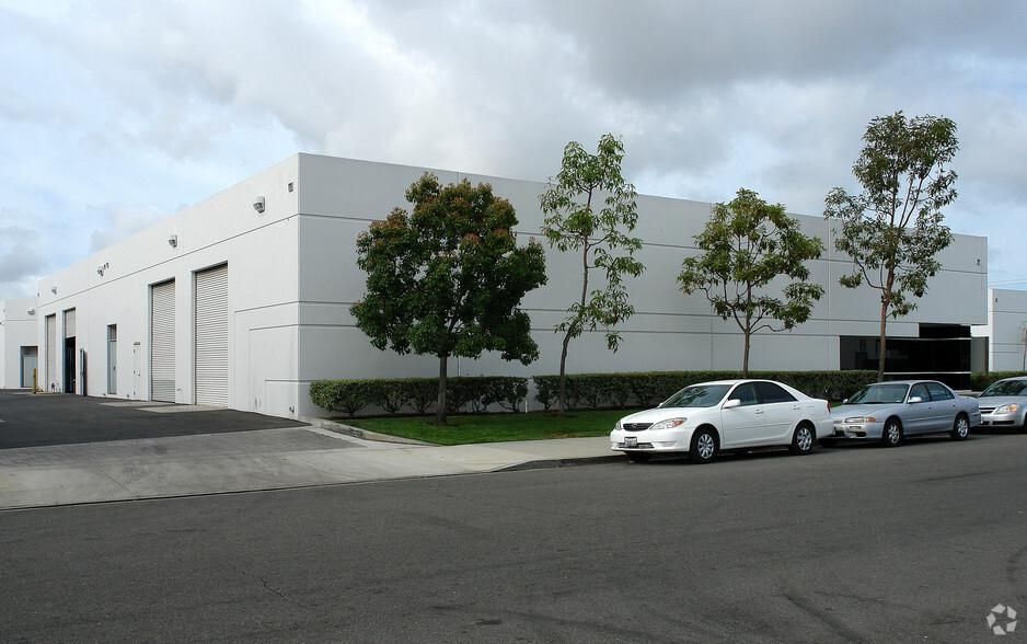 Bldg 12 10551 Garden Grove Blvd photo 3
