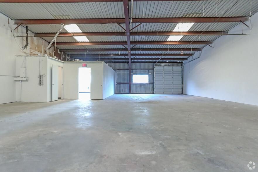 Southwest Service Center 9801-9811 Harwin Dr photo 4