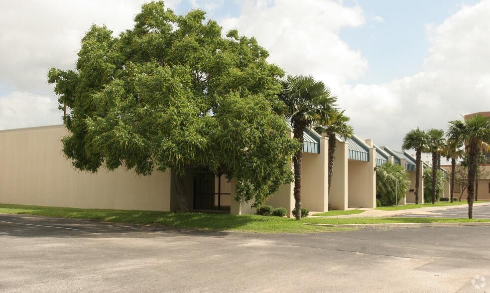 8823-8833 Tradeway St photo 2